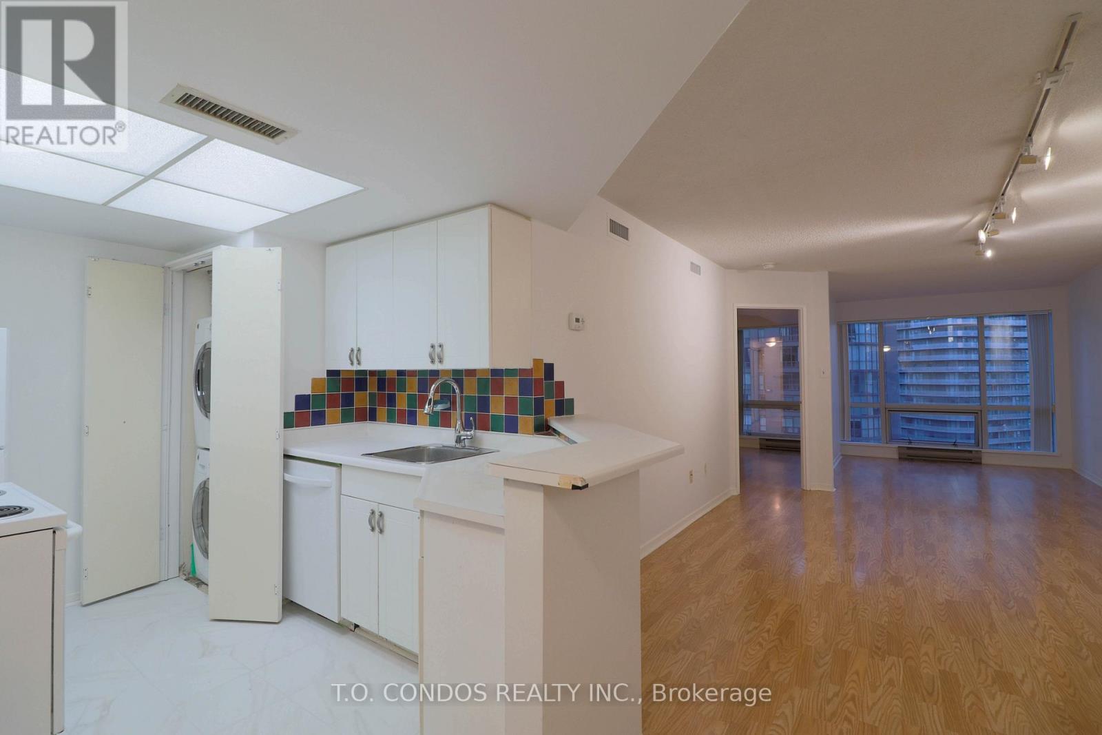 2212 - 1001 Bay Street, Toronto, Ontario  M5S 3A6 - Photo 5 - C12018485