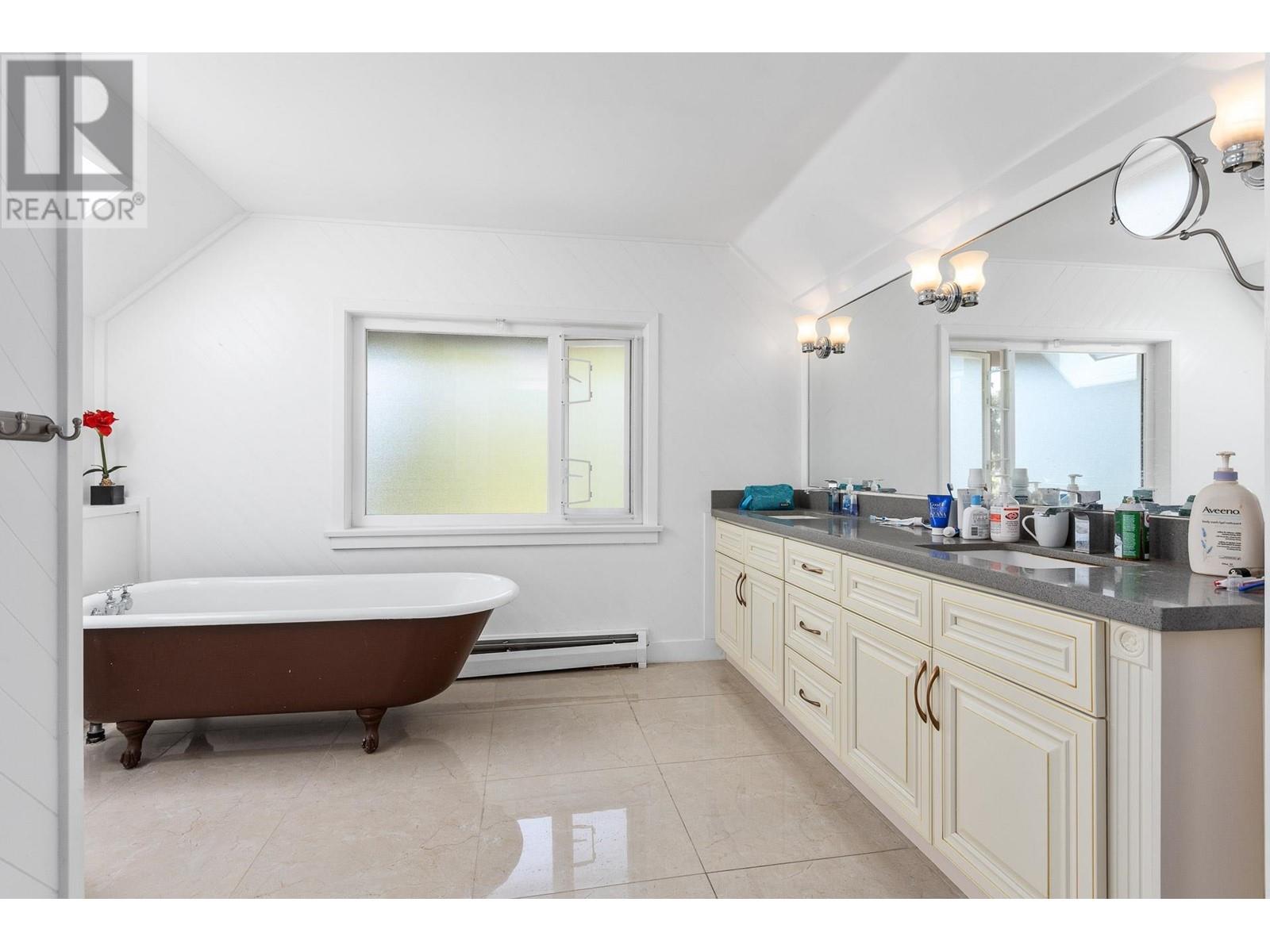 4678 W 3rd Avenue, Vancouver, British Columbia  V6R 1N4 - Photo 12 - R2977751