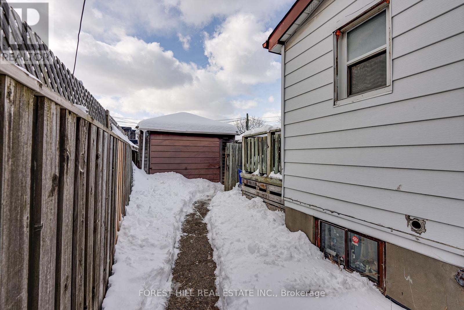 666 Jane Street, Toronto, Ontario  M6N 4A7 - Photo 4 - W12018455