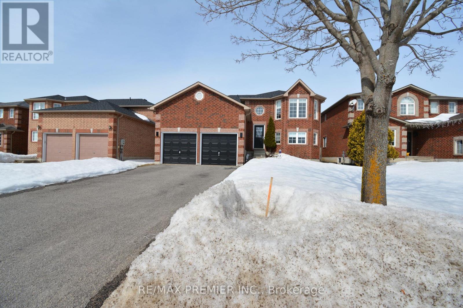 16 Commonwealth Road, Barrie (Innis-Shore), Ontario  L4M 7J6 - Photo 1 - S12014684