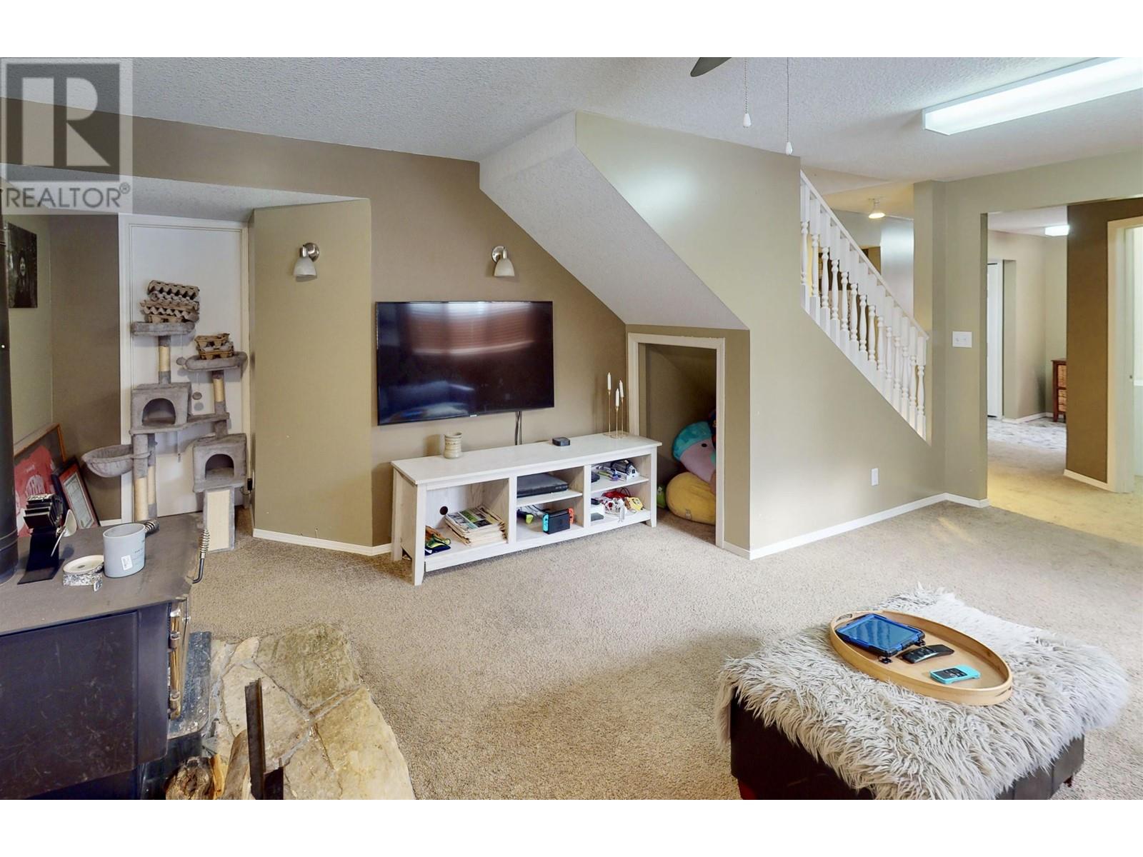 12954 Agnes Lane, Charlie Lake, British Columbia  V0C 1H0 - Photo 7 - R2975078