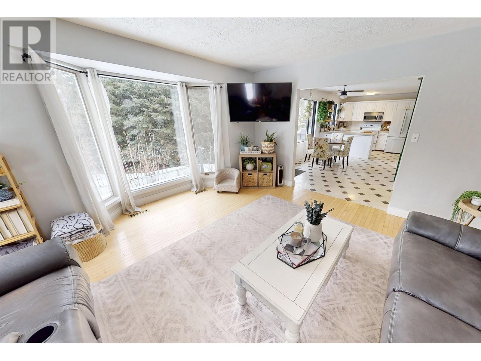 12954 Agnes Lane, Charlie Lake, British Columbia  V0C 1H0 - Photo 3 - R2975078