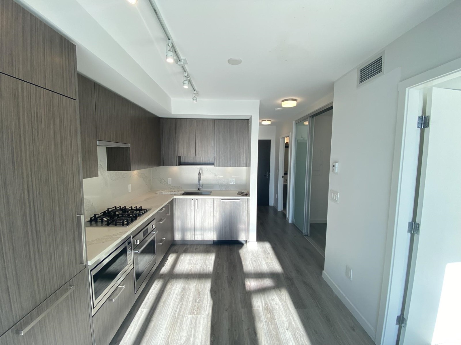 3710 13350 Central Avenue, Surrey, British Columbia  V3T 0S1 - Photo 3 - R2957285