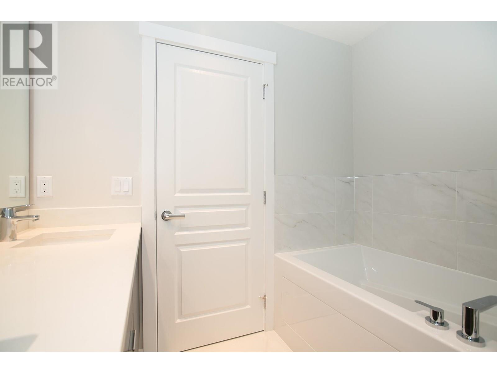 Listing Picture 14 of 29 : 602 9388 TOMICKI AVENUE, Richmond / 烈治文 - 魯藝地產 Yvonne Lu Group - MLS Medallion Club Member