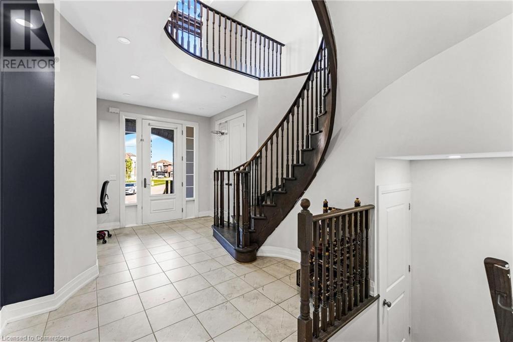 Property at 125 PRINCE CHARLES Crescent image 4