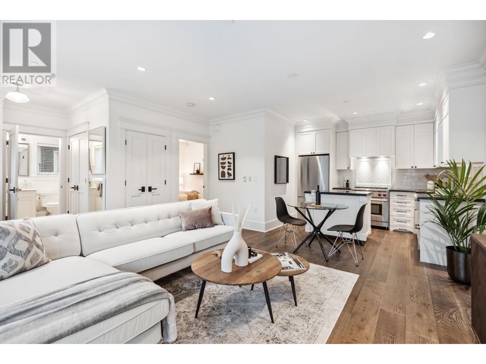 3182 BURRARD STREET, Vancouver, British Columbia