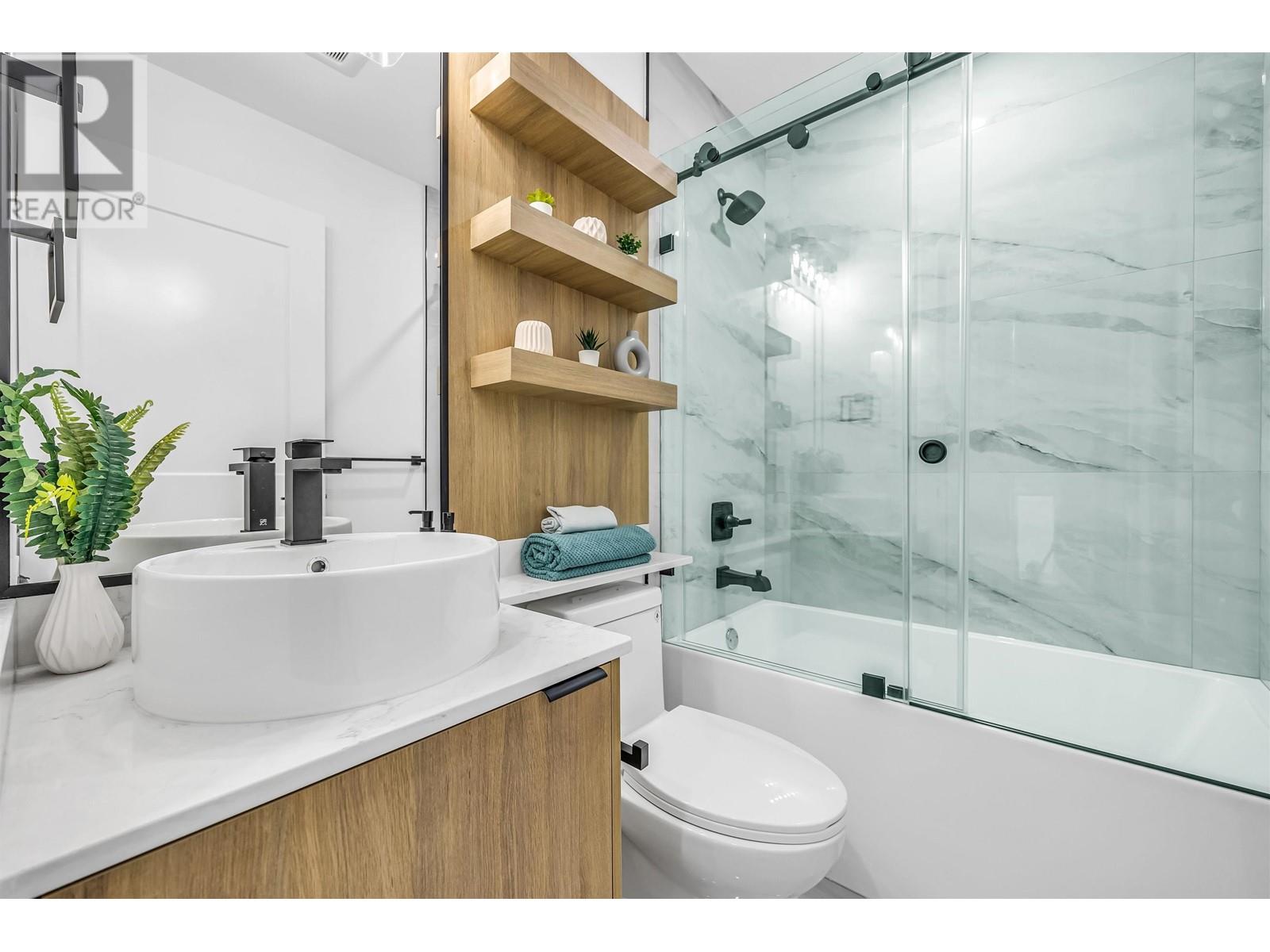 Listing Picture 16 of 25 : 848 E 38TH AVENUE, Vancouver / 溫哥華 - 魯藝地產 Yvonne Lu Group - MLS Medallion Club Member