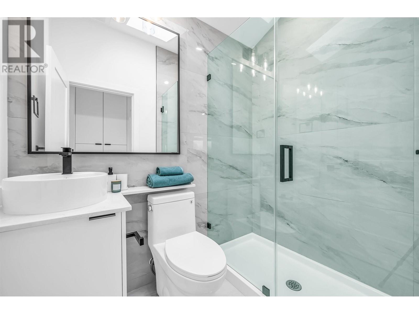 Listing Picture 18 of 25 : 848 E 38TH AVENUE, Vancouver / 溫哥華 - 魯藝地產 Yvonne Lu Group - MLS Medallion Club Member