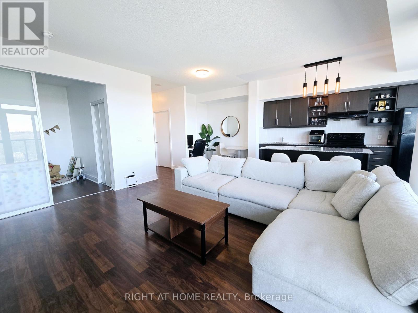 1005 - 35 Brian Peck Crescent, Toronto (Thorncliffe Park), Ontario  M4G 0A5 - Photo 7 - C12018560