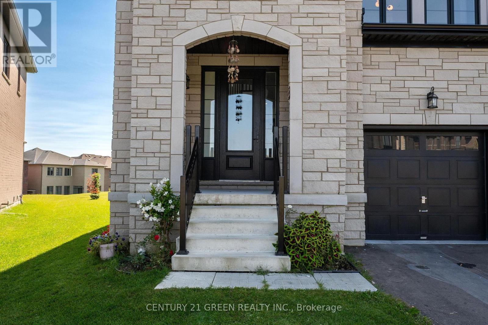 Property at 125 PRINCE CHARLES CRESCENT image 5
