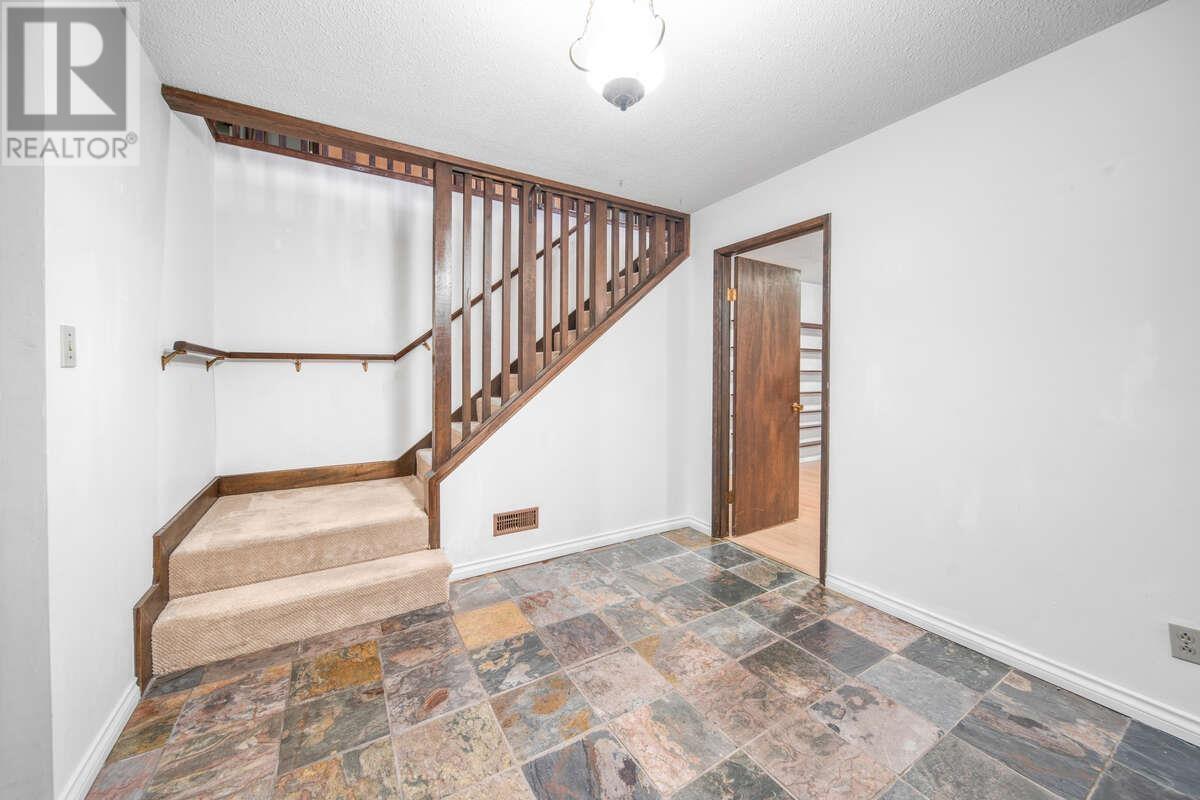 692 Alpine Court, North Vancouver, British Columbia  V7R 2L8 - Photo 14 - R2972071