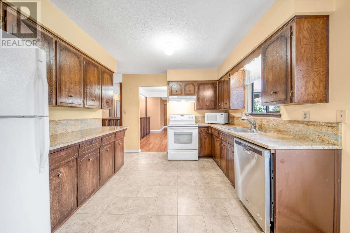 692 Alpine Court, North Vancouver, British Columbia  V7R 2L8 - Photo 12 - R2972071
