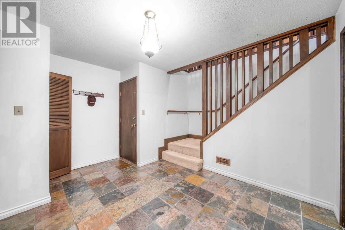 692 Alpine Court, North Vancouver, British Columbia  V7R 2L8 - Photo 13 - R2972071