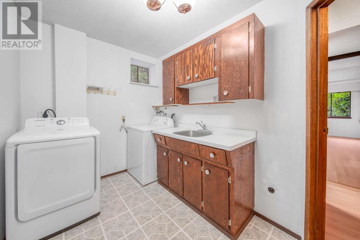 692 Alpine Court, North Vancouver, British Columbia  V7R 2L8 - Photo 32 - R2972071