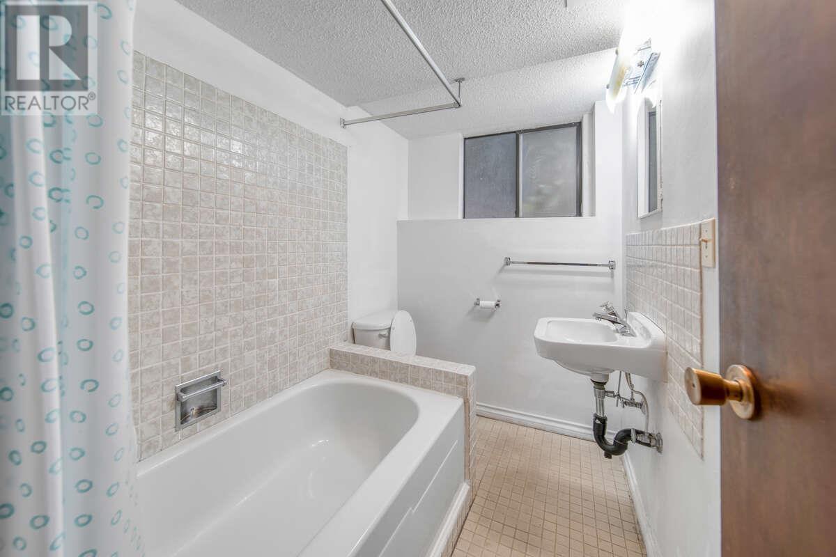 692 Alpine Court, North Vancouver, British Columbia  V7R 2L8 - Photo 30 - R2972071