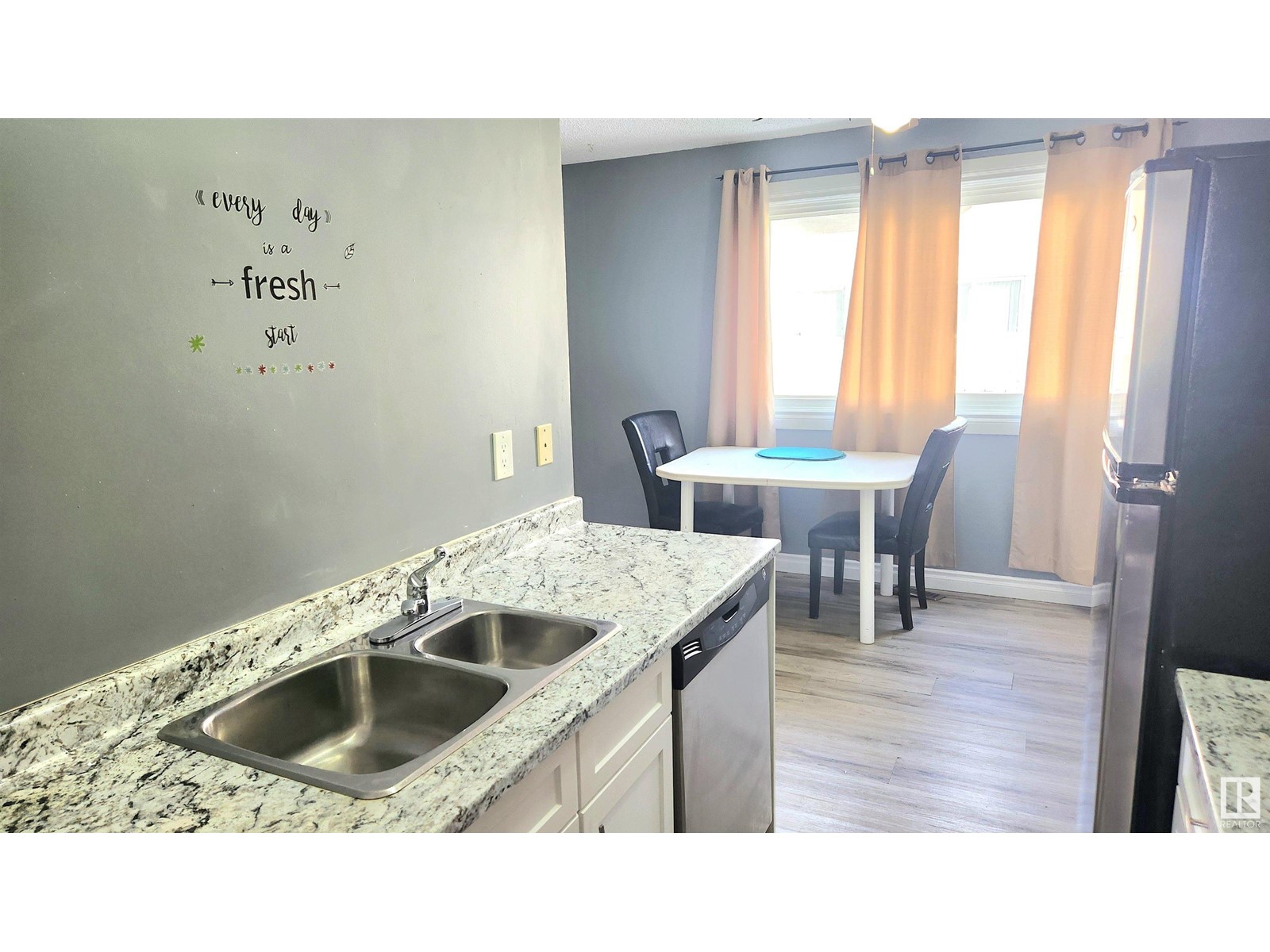 702 Abbottsfield Rd Nw, Edmonton, Alberta  T5W 4R4 - Photo 7 - E4425617