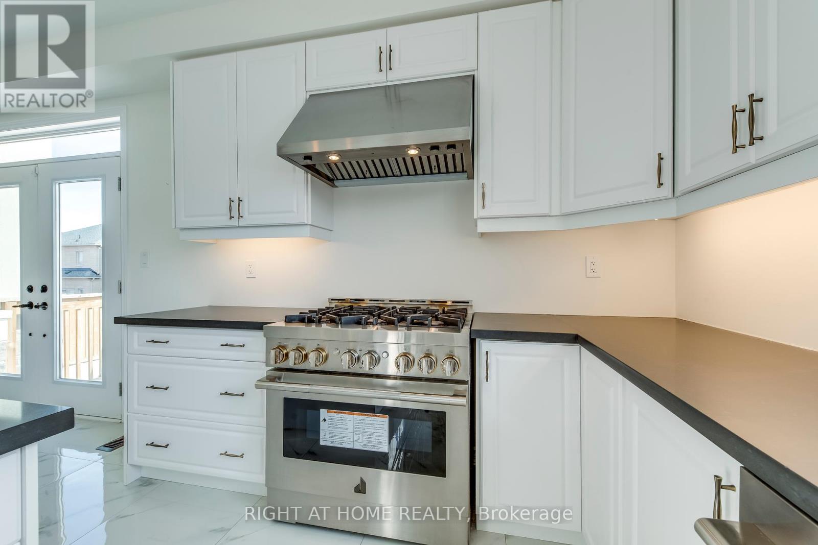 1 Pietrowski Drive, Georgina, Ontario  L4P 0J7 - Photo 19 - N12011796