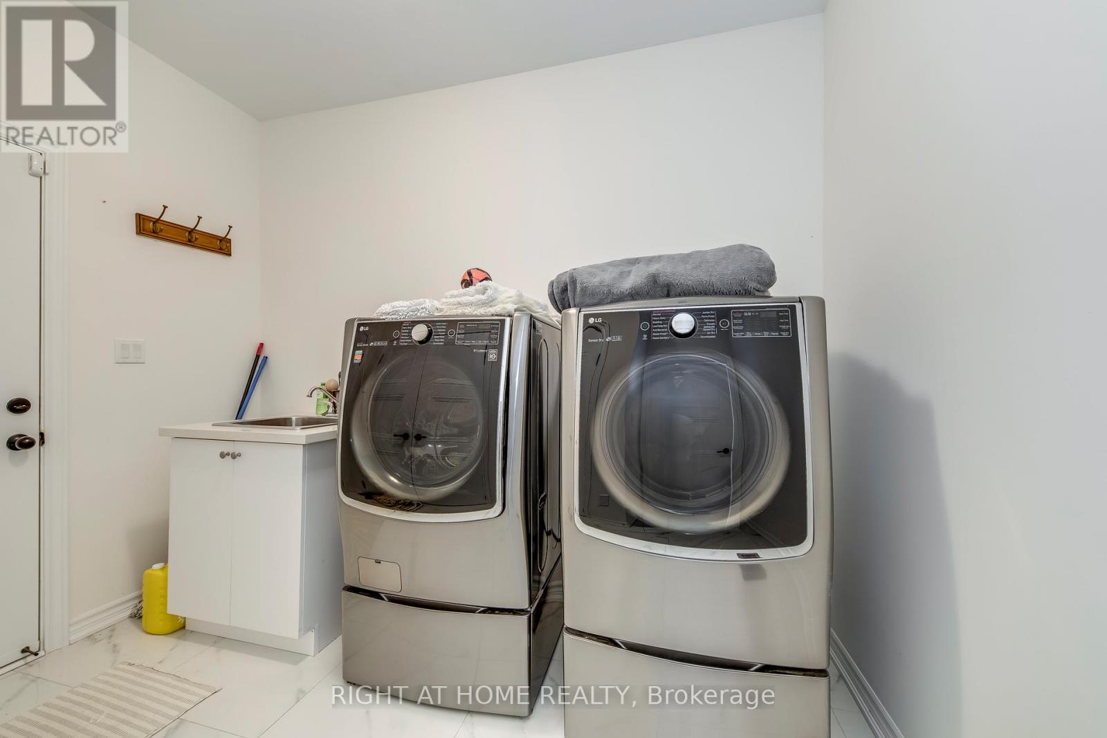 1 Pietrowski Drive, Georgina, Ontario  L4P 0J7 - Photo 23 - N12011796