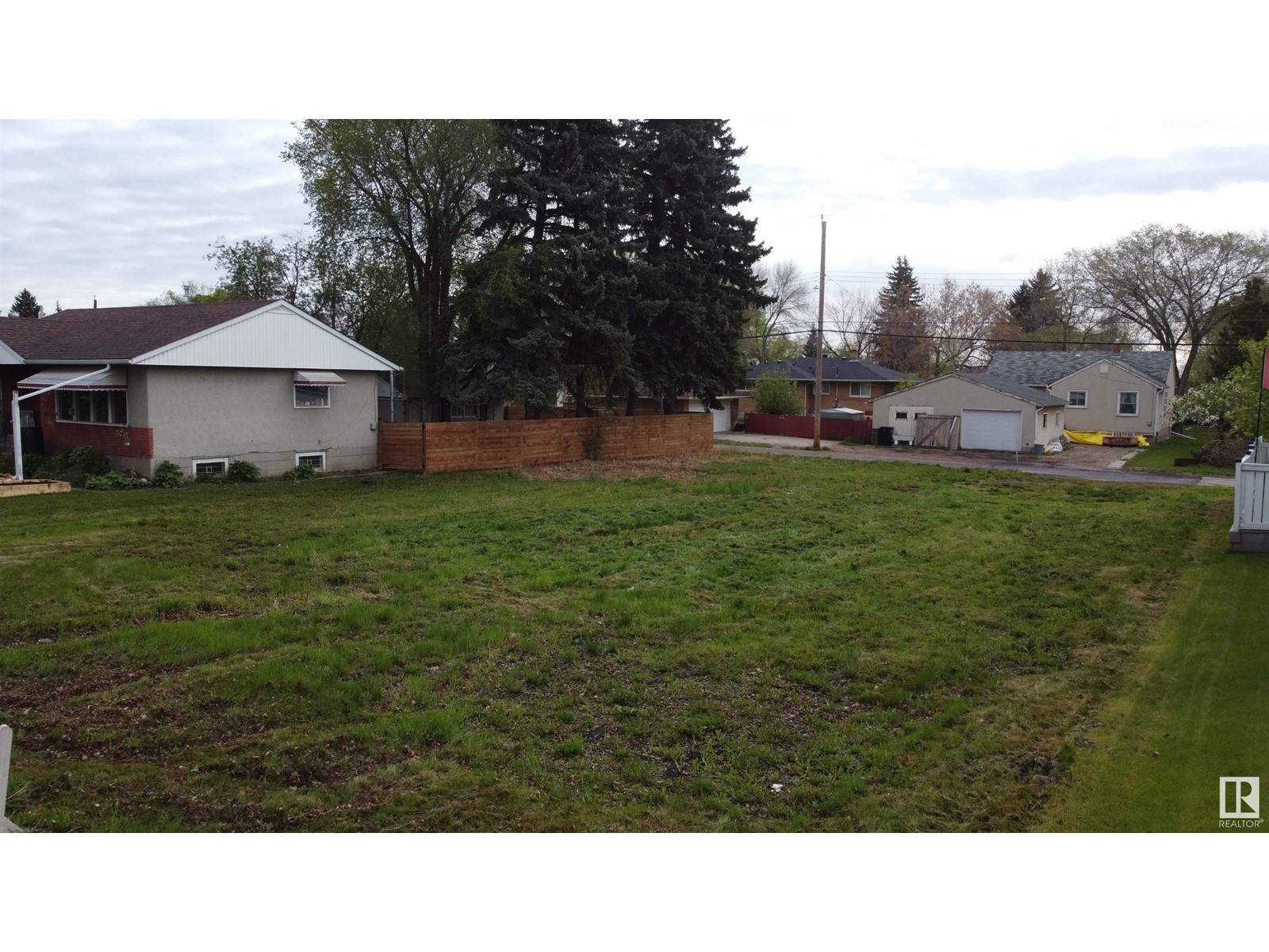 Property at 12331 77 ST NW image 2