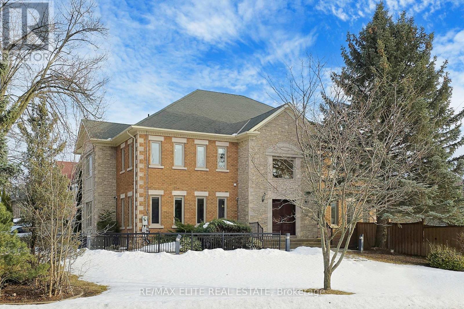 Property at 36 GLENARDEN CRESCENT image 3