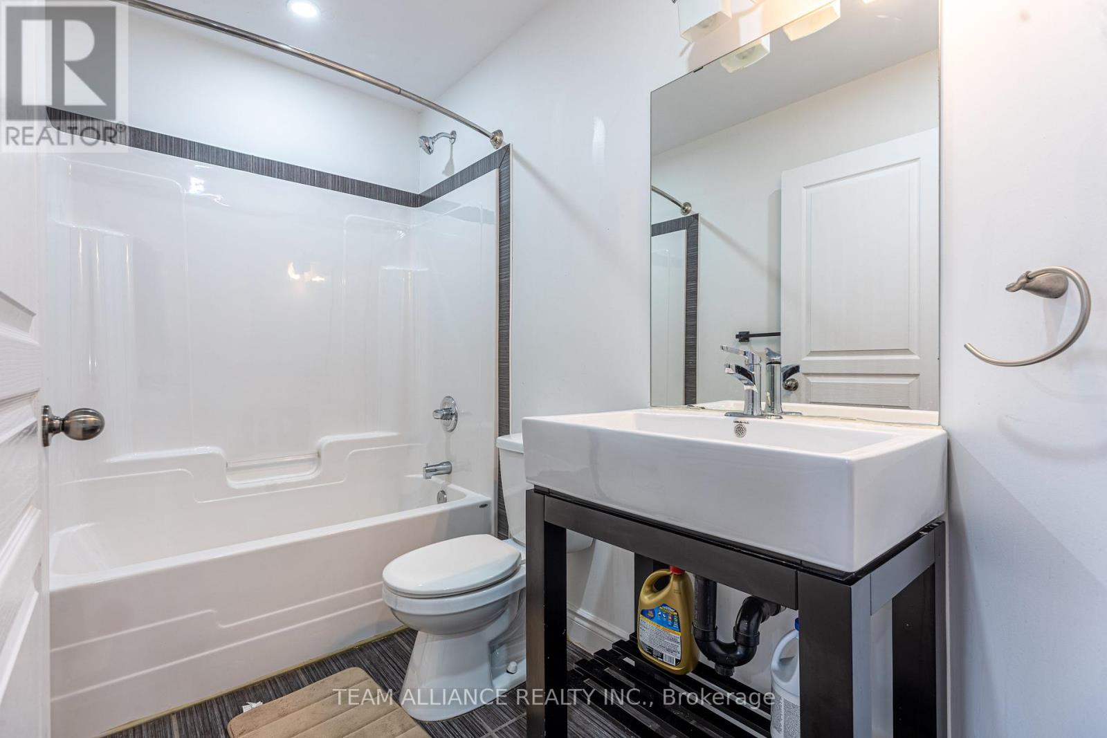 Photo 10 of 26 for 3239 Singleton Avenue