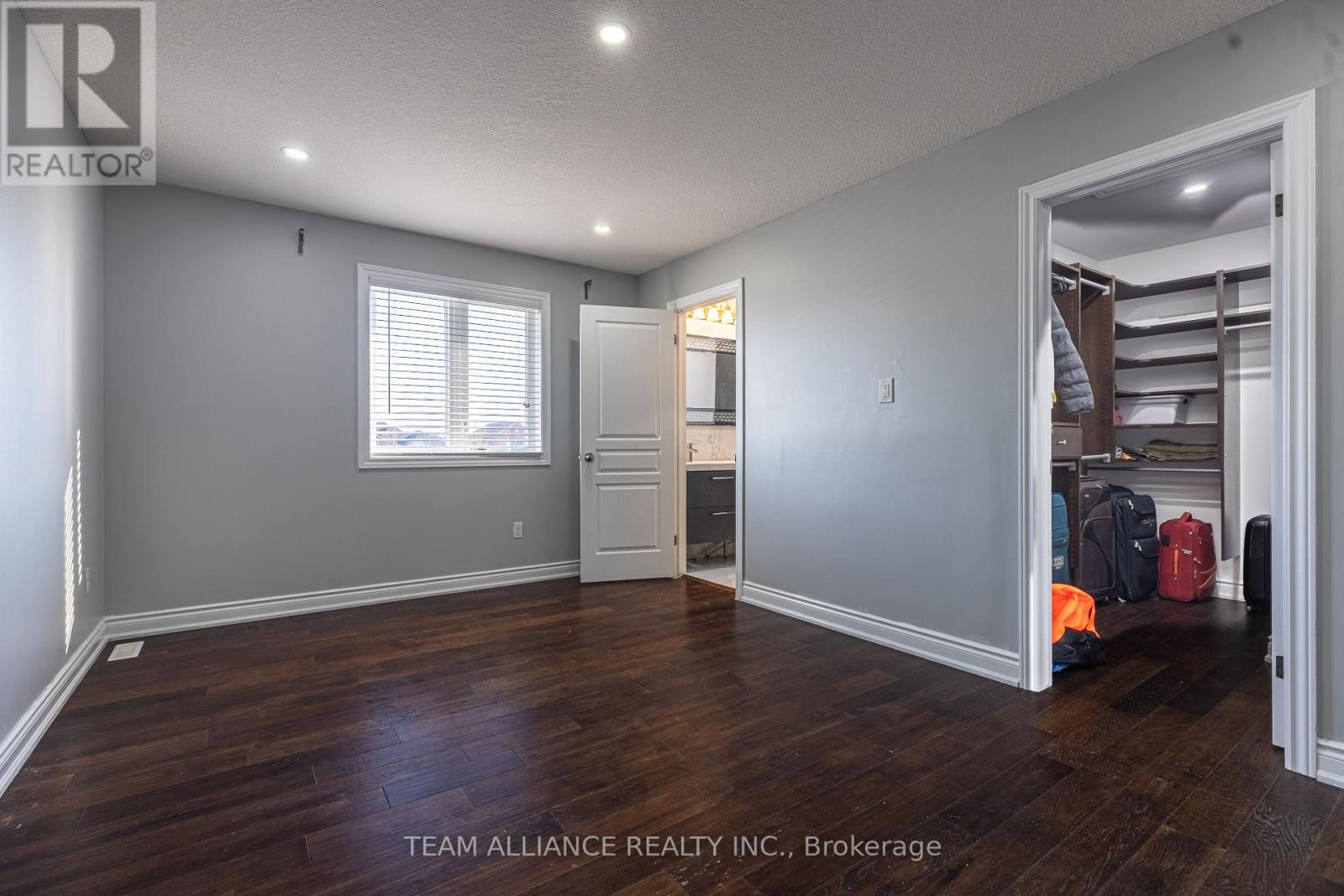Photo 12 of 26 for 3239 Singleton Avenue