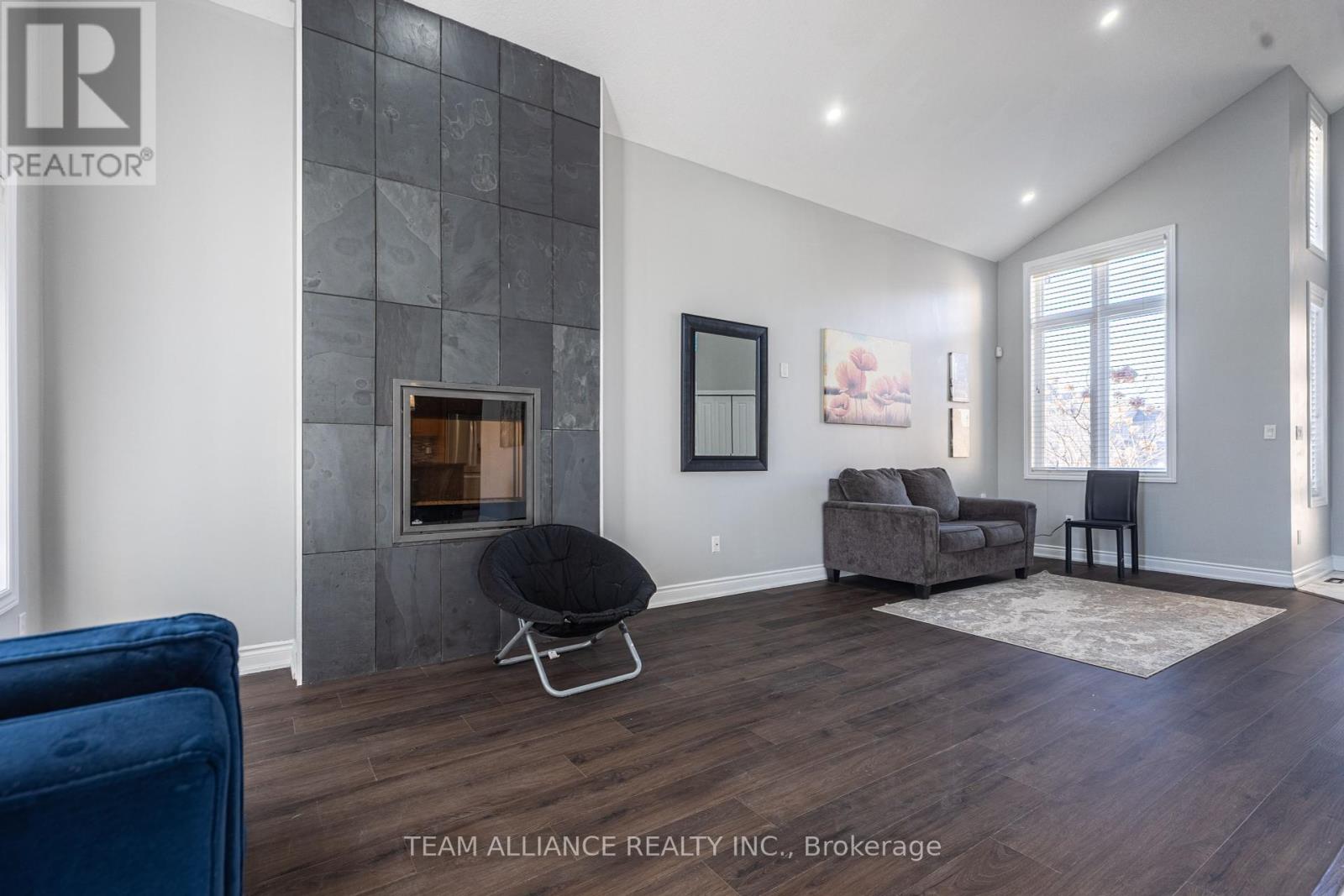Photo 5 of 26 for 3239 Singleton Avenue
