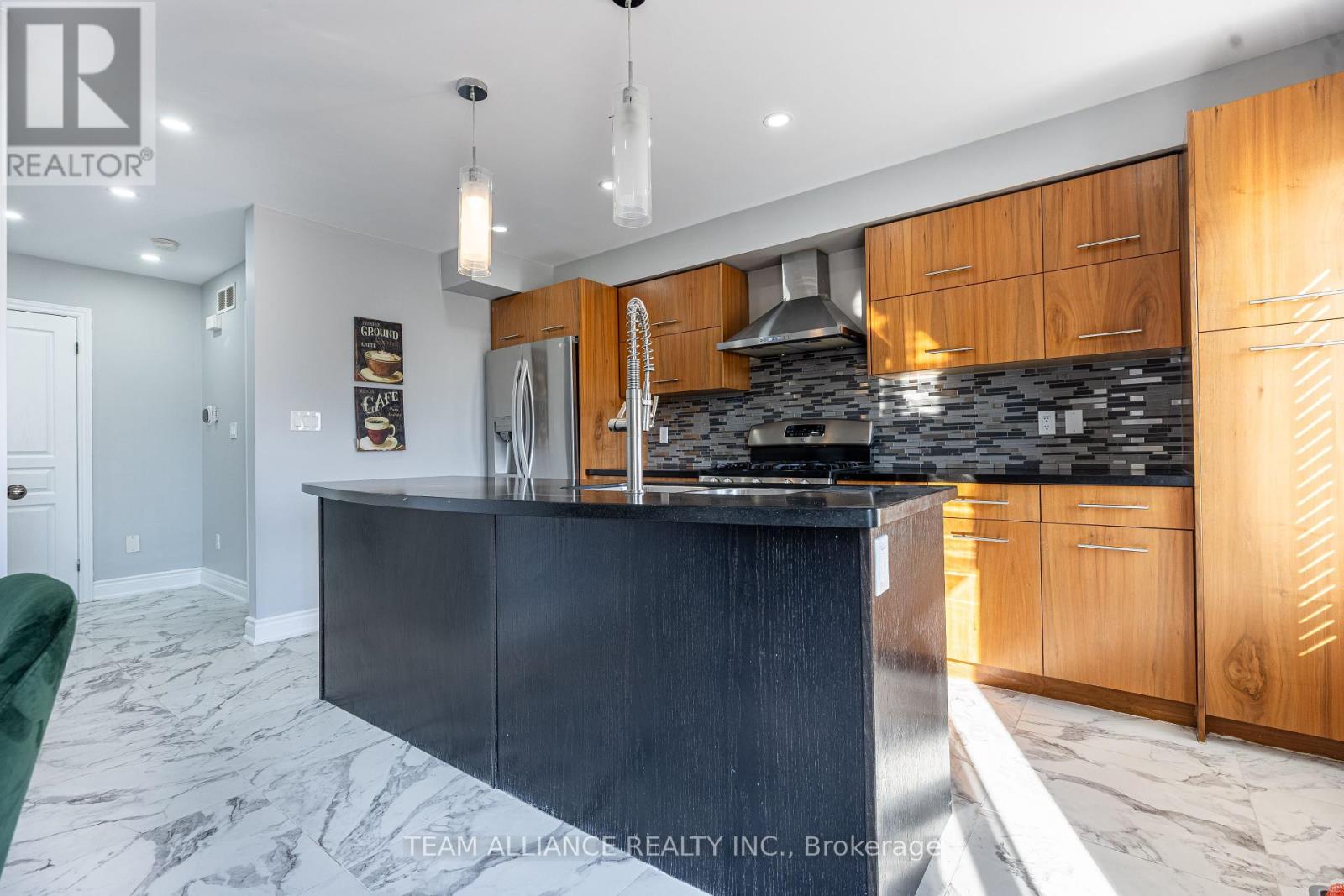 Photo 8 of 26 for 3239 Singleton Avenue