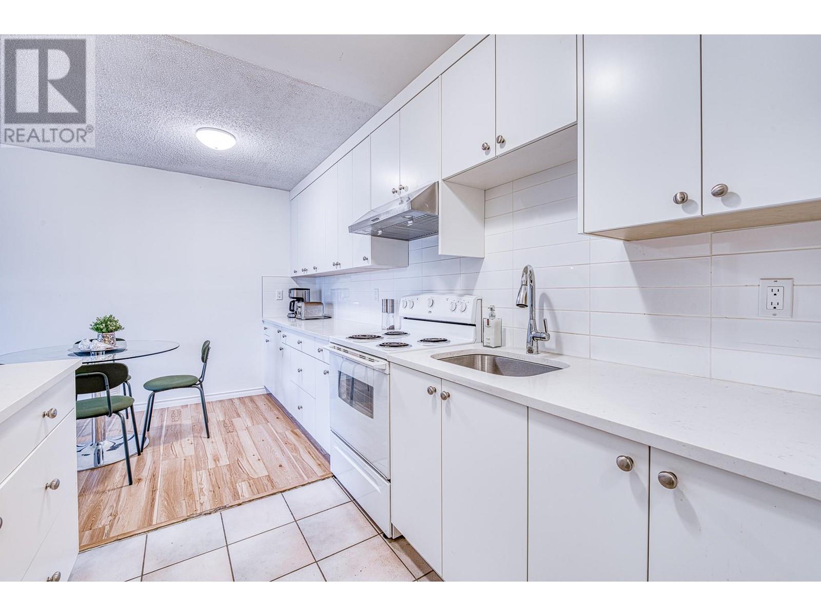 Listing Picture 6 of 13 : 110 8391 BENNETT ROAD, Richmond / 烈治文 - 魯藝地產 Yvonne Lu Group - MLS Medallion Club Member