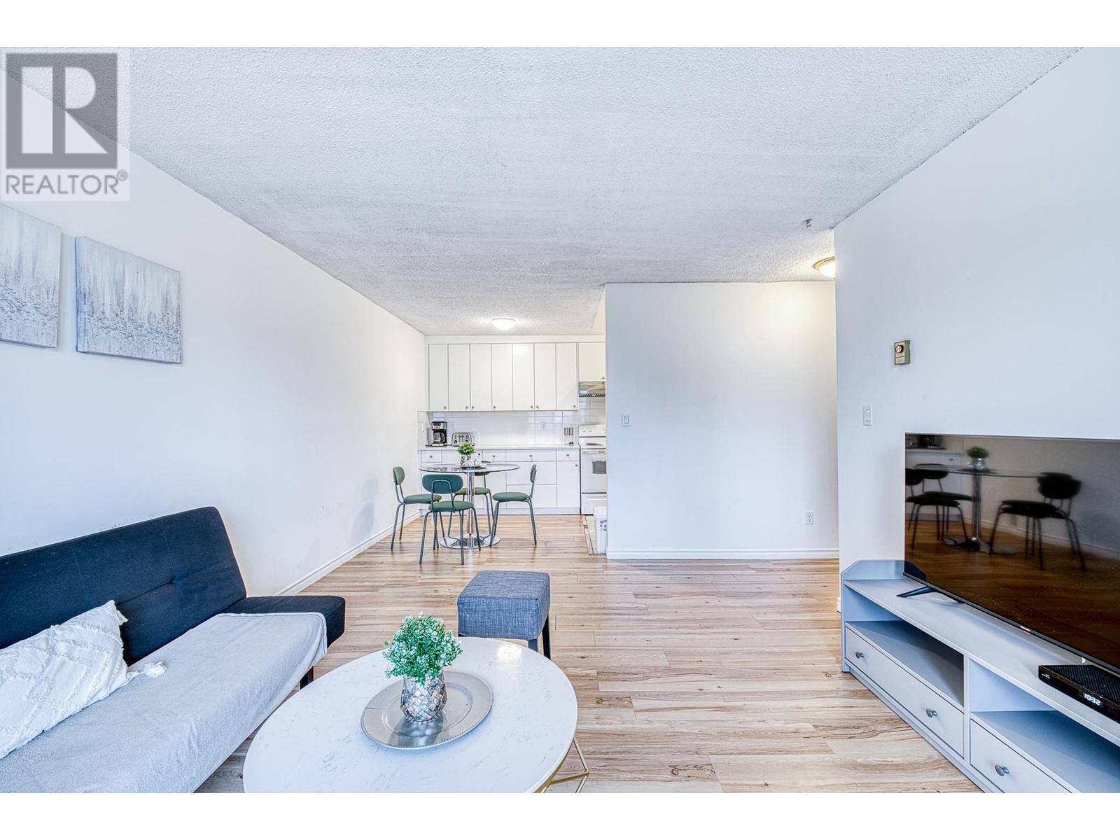 Listing Picture 2 of 13 : 110 8391 BENNETT ROAD, Richmond / 烈治文 - 魯藝地產 Yvonne Lu Group - MLS Medallion Club Member