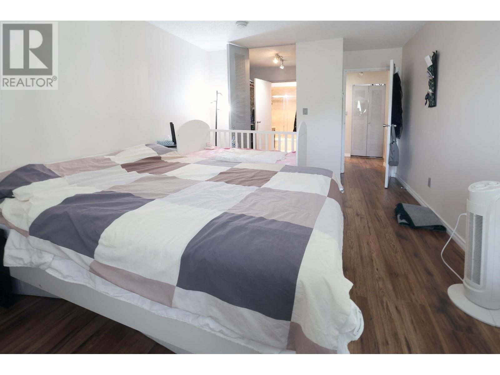 Listing Picture 9 of 20 : 301 9584 MANCHESTER DRIVE, Burnaby / 本拿比 - 魯藝地產 Yvonne Lu Group - MLS Medallion Club Member