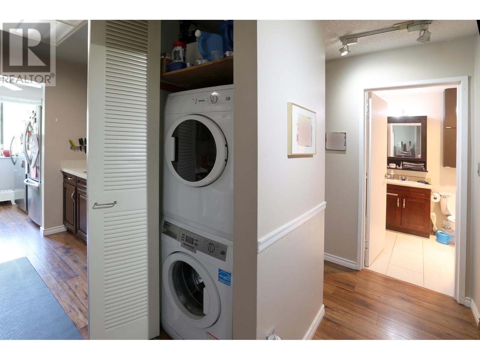 Listing Picture 15 of 20 : 301 9584 MANCHESTER DRIVE, Burnaby / 本拿比 - 魯藝地產 Yvonne Lu Group - MLS Medallion Club Member