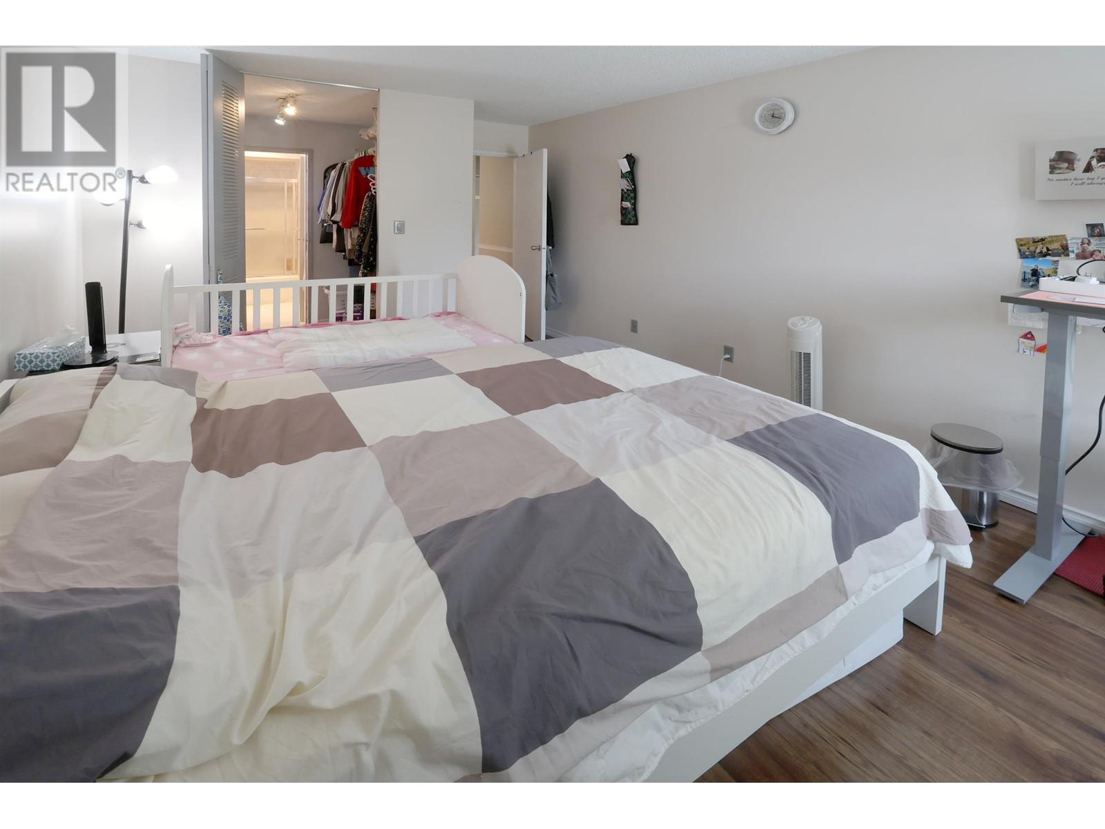 Listing Picture 17 of 20 : 301 9584 MANCHESTER DRIVE, Burnaby / 本拿比 - 魯藝地產 Yvonne Lu Group - MLS Medallion Club Member