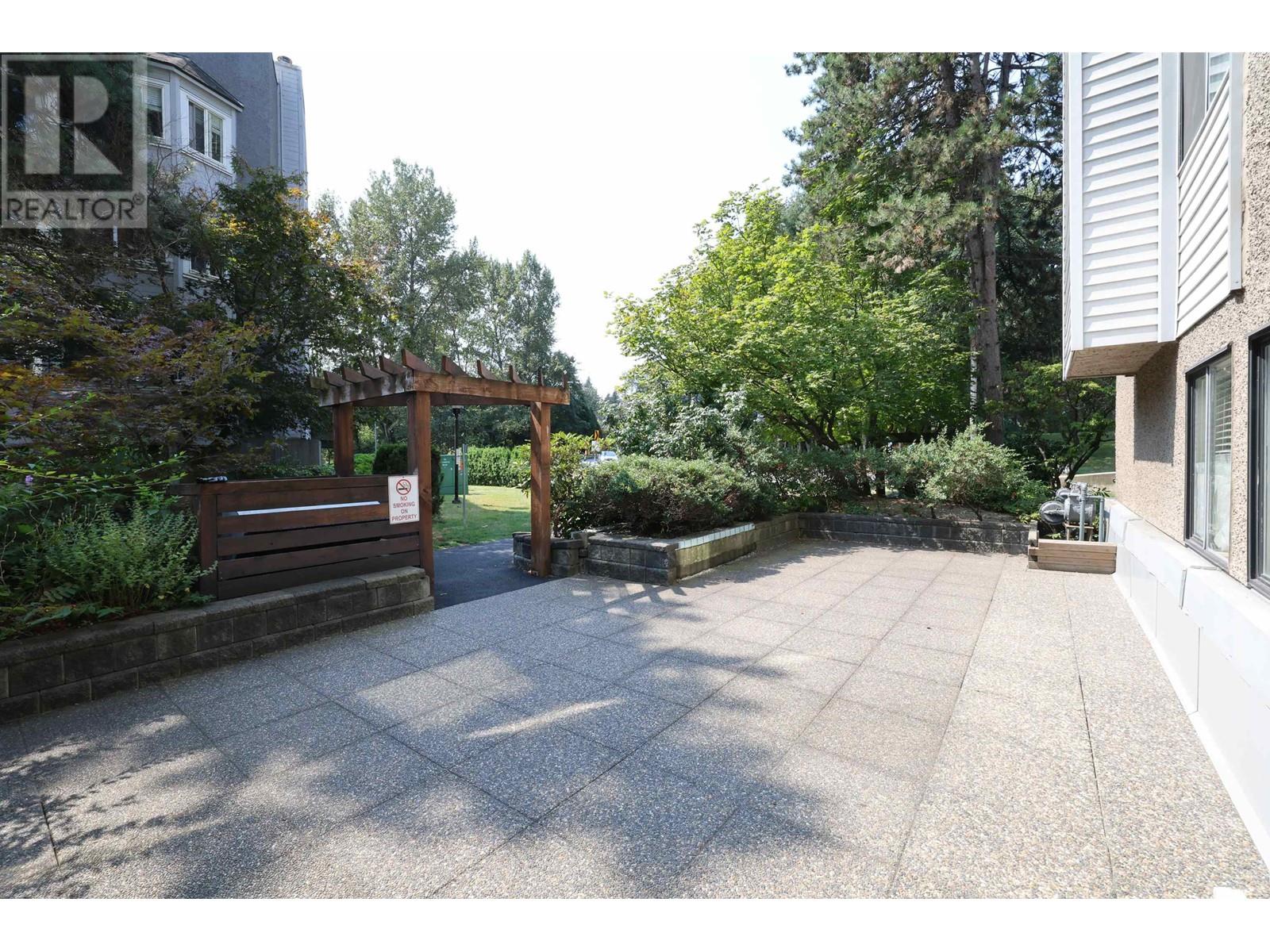 Listing Picture 4 of 20 : 301 9584 MANCHESTER DRIVE, Burnaby / 本拿比 - 魯藝地產 Yvonne Lu Group - MLS Medallion Club Member