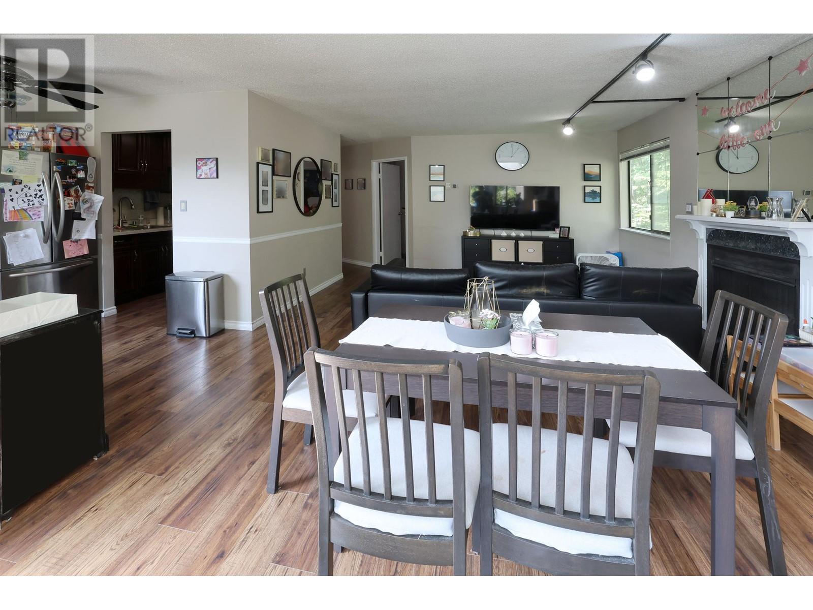Listing Picture 16 of 20 : 301 9584 MANCHESTER DRIVE, Burnaby / 本拿比 - 魯藝地產 Yvonne Lu Group - MLS Medallion Club Member