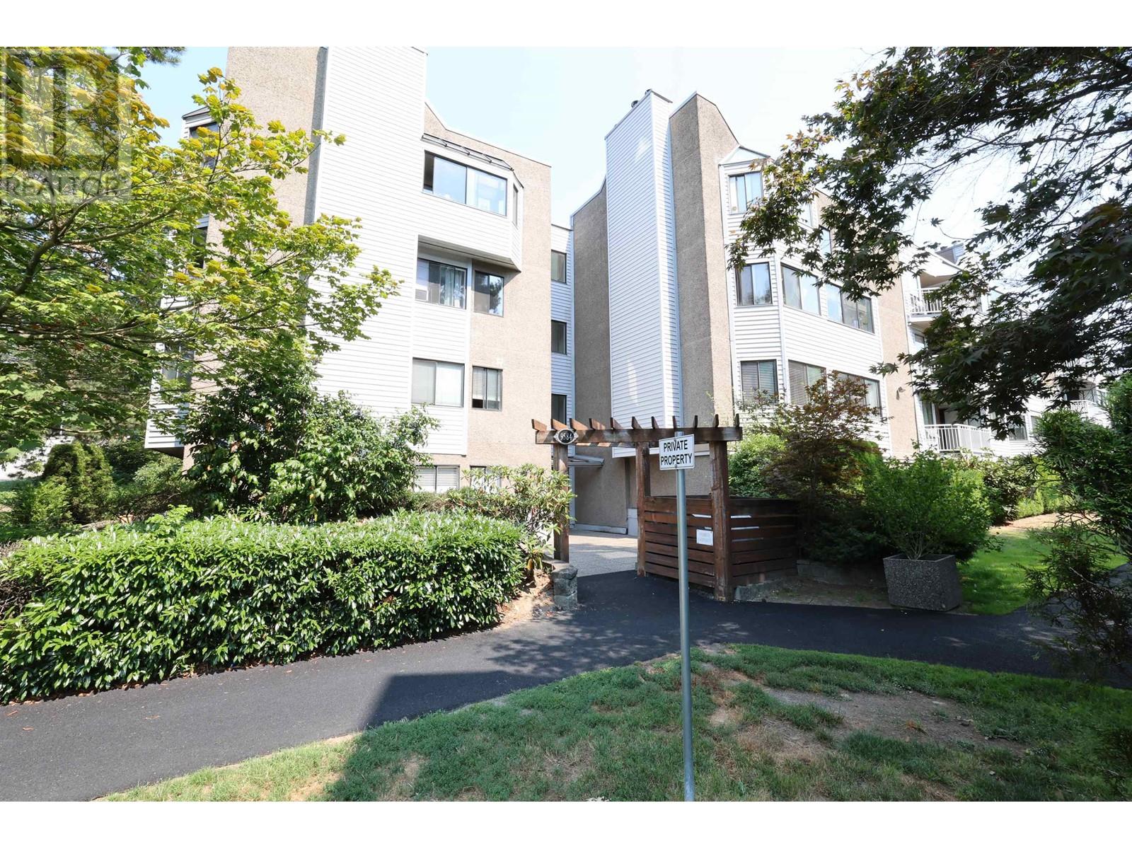 Listing Picture 3 of 20 : 301 9584 MANCHESTER DRIVE, Burnaby / 本拿比 - 魯藝地產 Yvonne Lu Group - MLS Medallion Club Member