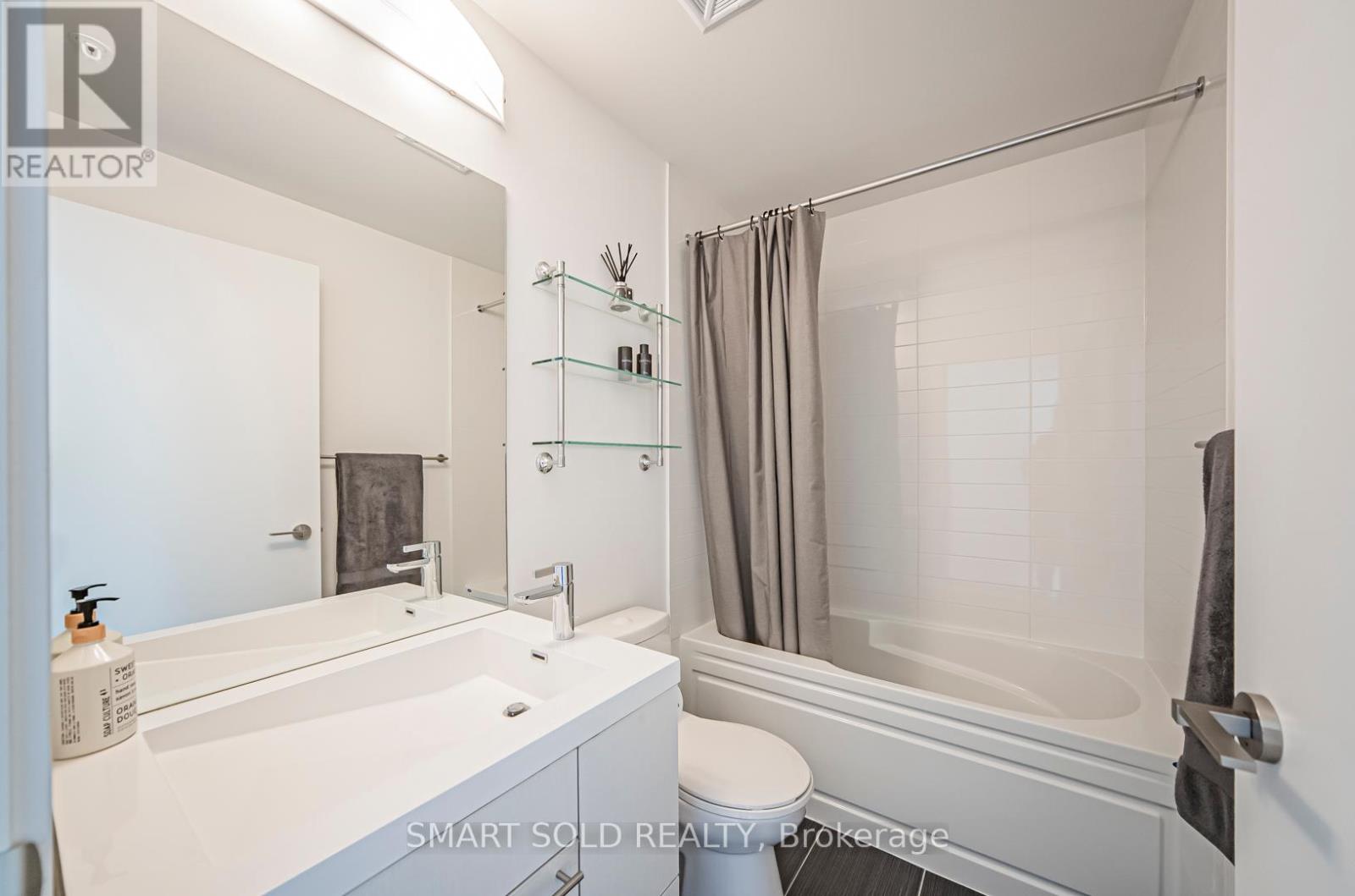 3701 - 30 Nelson Street, Toronto, Ontario  M5V 0H5 - Photo 28 - C12018638