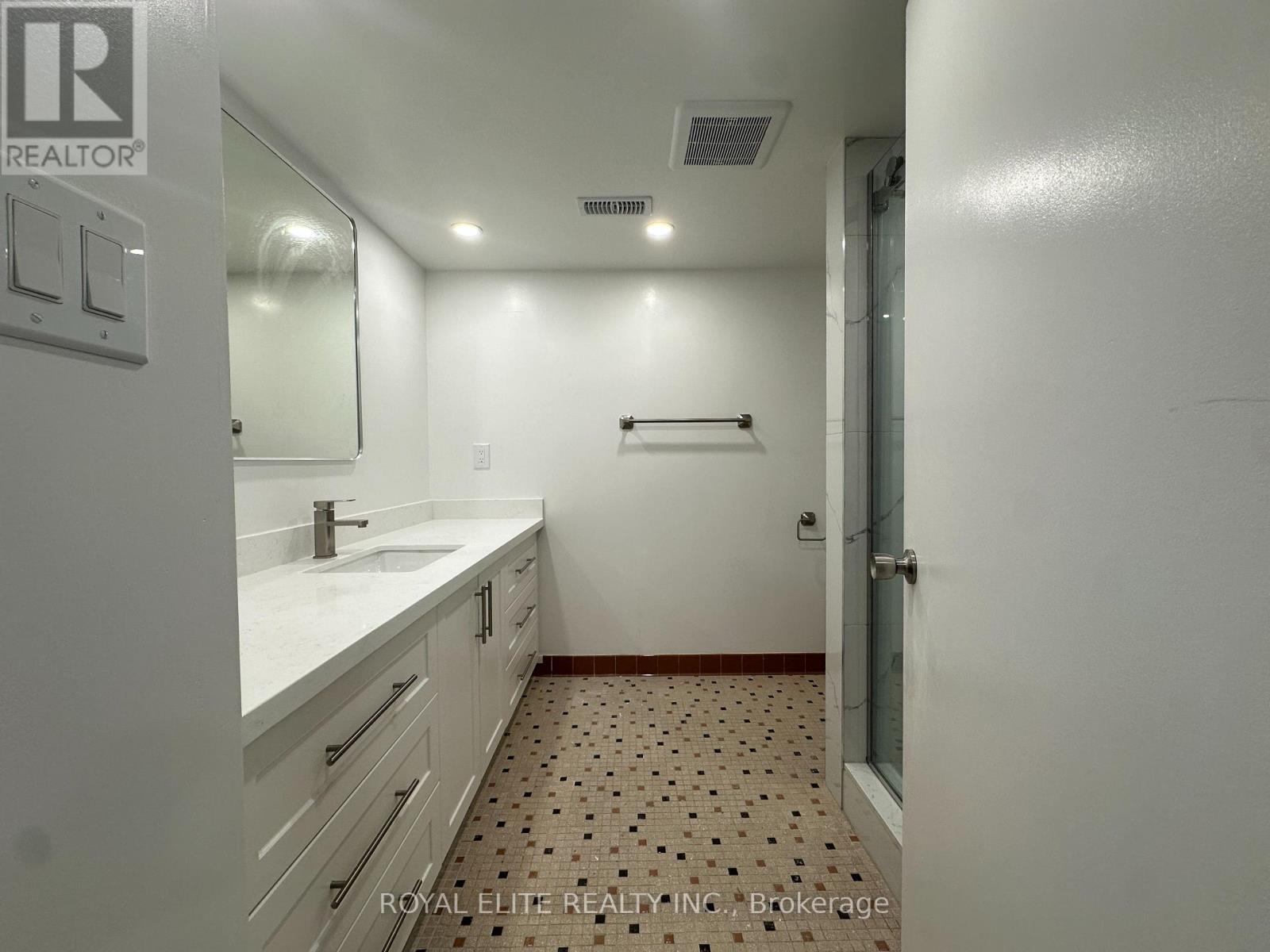 Bsmt - 19 Montgomery Avenue, Toronto, Ontario  M1S 2G4 - Photo 8 - E12018647