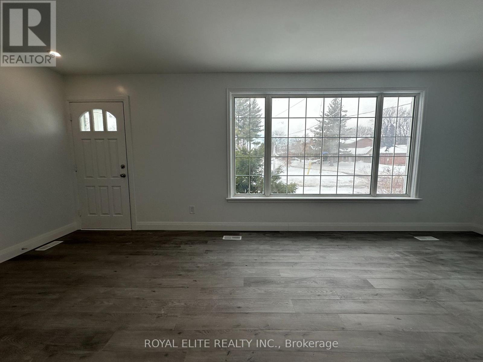 Main - 19 Montgomery Avenue, Toronto, Ontario  M1S 2G4 - Photo 5 - E12018648
