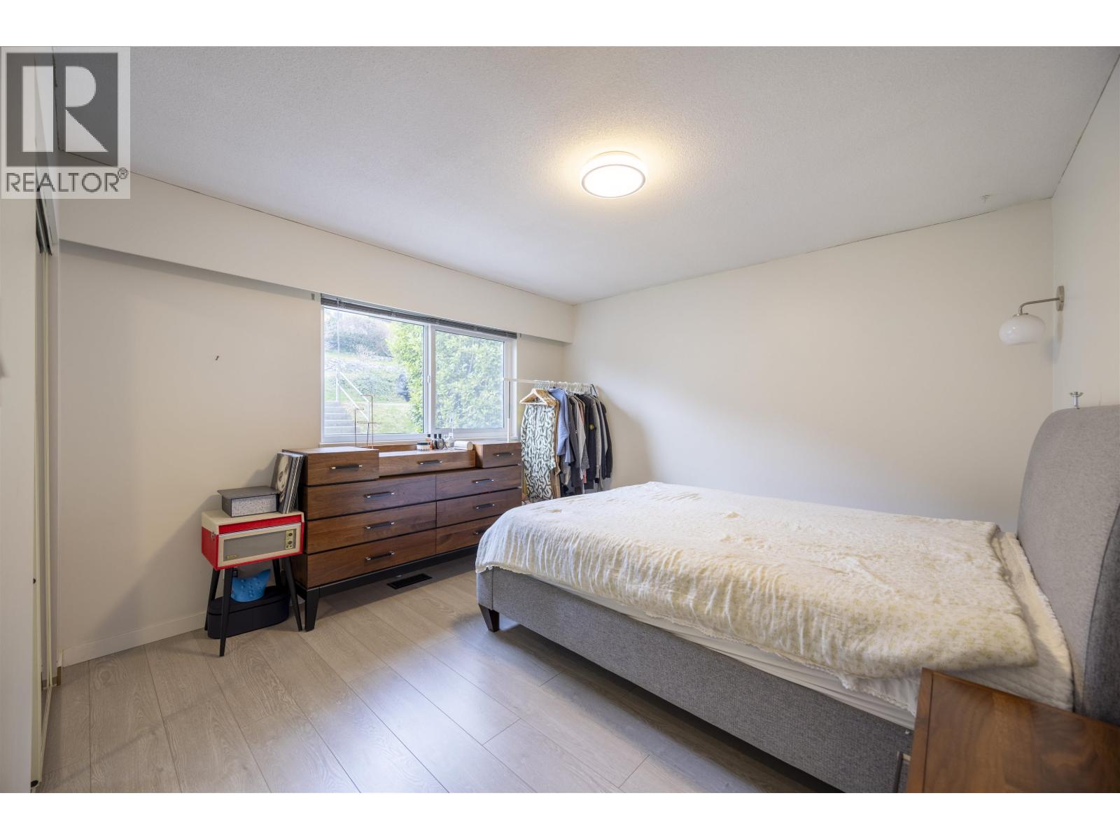 128 N Holdom Avenue, Burnaby, British Columbia  V5B 1K3 - Photo 16 - R2974934