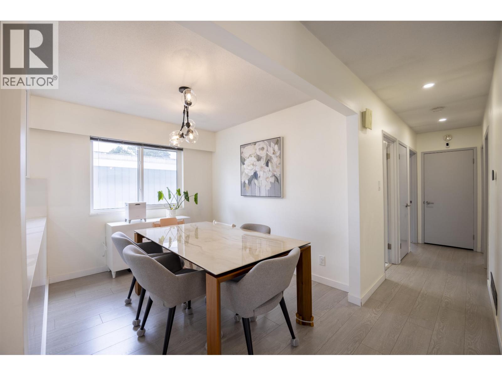 128 N Holdom Avenue, Burnaby, British Columbia  V5B 1K3 - Photo 13 - R2974934