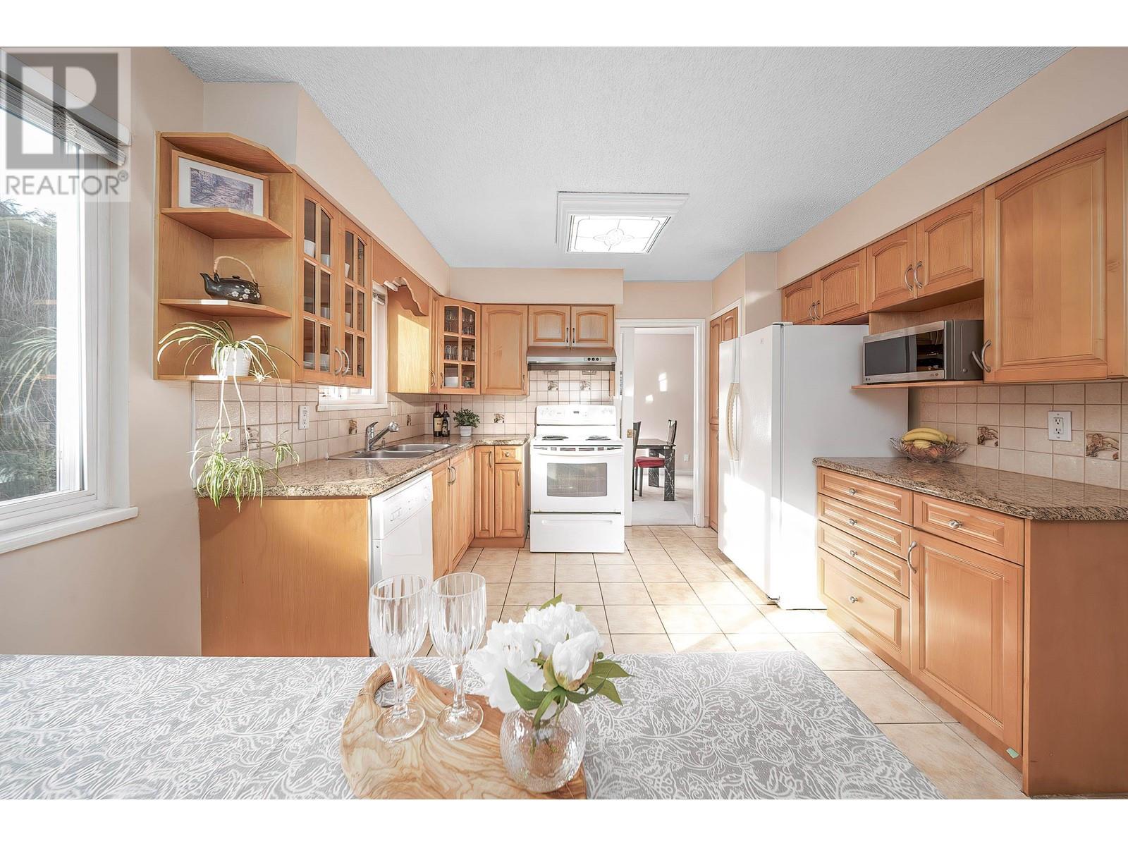 Property at 7800 MALAHAT AVENUE image 5