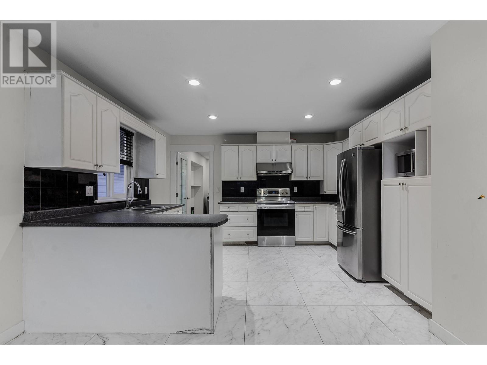 Property at 11669 207 STREET image 4