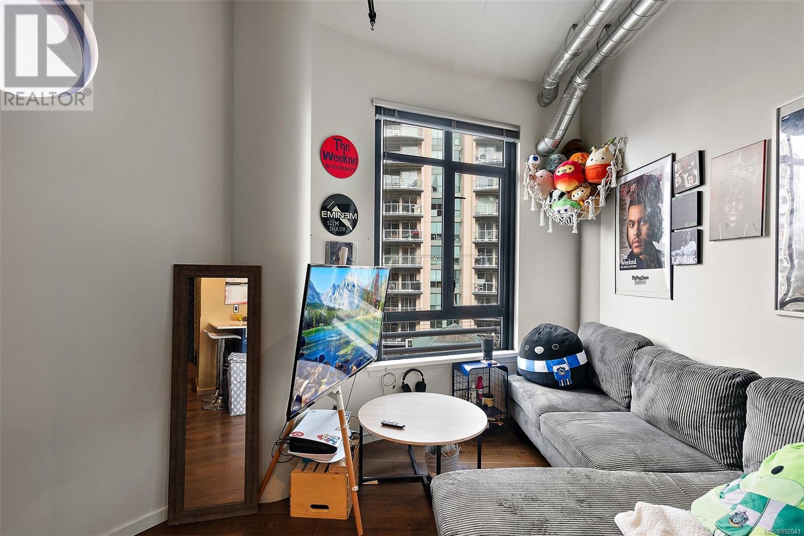 Property at 415 1029 View St image 3