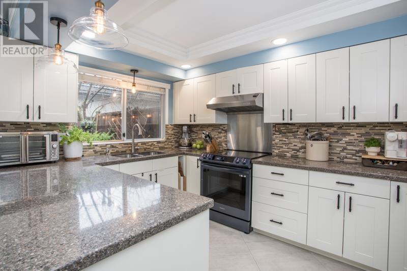 Listing Picture 10 of 33 : 9 5311 LACKNER CRESCENT, Richmond / 烈治文 - 魯藝地產 Yvonne Lu Group - MLS Medallion Club Member