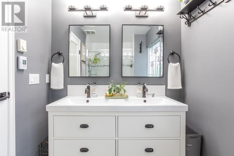 Listing Picture 21 of 33 : 9 5311 LACKNER CRESCENT, Richmond / 烈治文 - 魯藝地產 Yvonne Lu Group - MLS Medallion Club Member