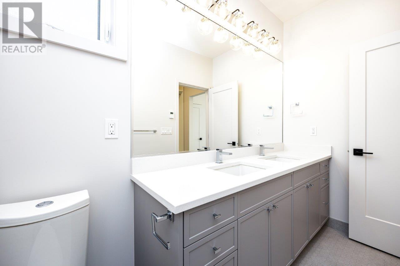 342 E 17th Street, North Vancouver, British Columbia  V7L 2V9 - Photo 27 - R2966725