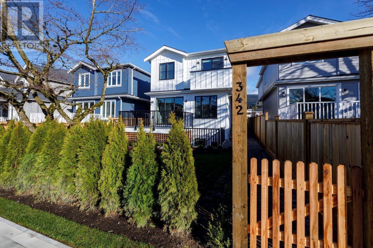342 E 17TH STREET, north vancouver, British Columbia