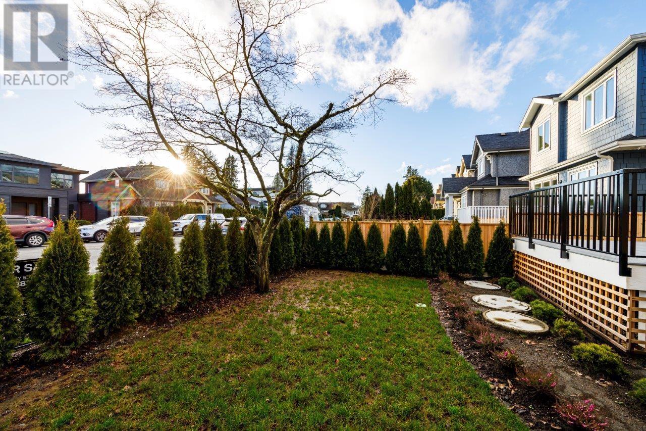 342 E 17th Street, North Vancouver, British Columbia  V7L 2V9 - Photo 4 - R2966725