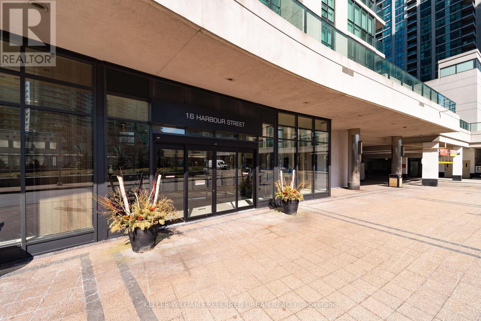 Property at 5304 - 16 HARBOUR STREET image 3